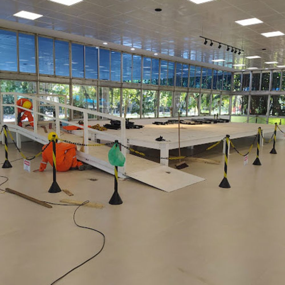 FABRICAÇÃO DE PALCO EM ESTRUTURA METÁLICA